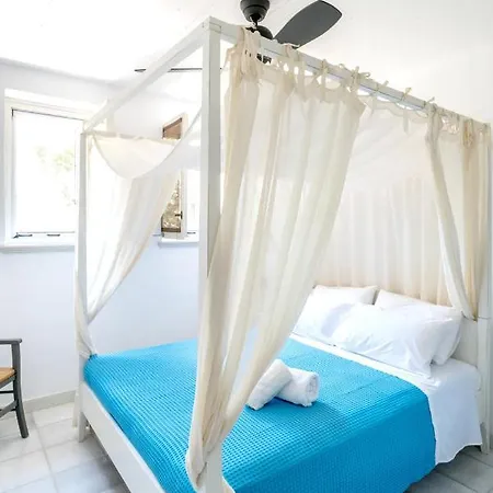 3 Bedrooms House At Isterni 500 M Away From The Beach With Sea View Shared Pool And Balcony Parikia (Paros)
